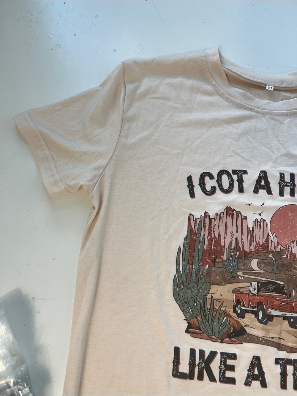 Amazon Medium I Got A Heart Like A Truck Short Sleeve Beige Graphic T Shirt - Picture 2 of 6